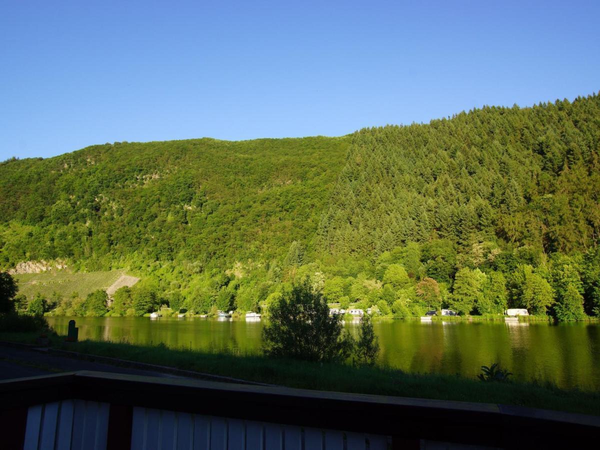 Altes Faehrhaus An Der Mosel Anno1633 Traben-Trarbach Exterior foto