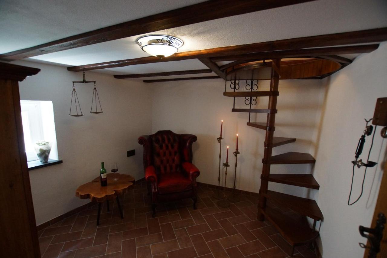 Altes Faehrhaus An Der Mosel Anno1633 Traben-Trarbach Exterior foto